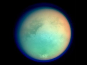 Saturnmond Titan mit einer Atmosphäre